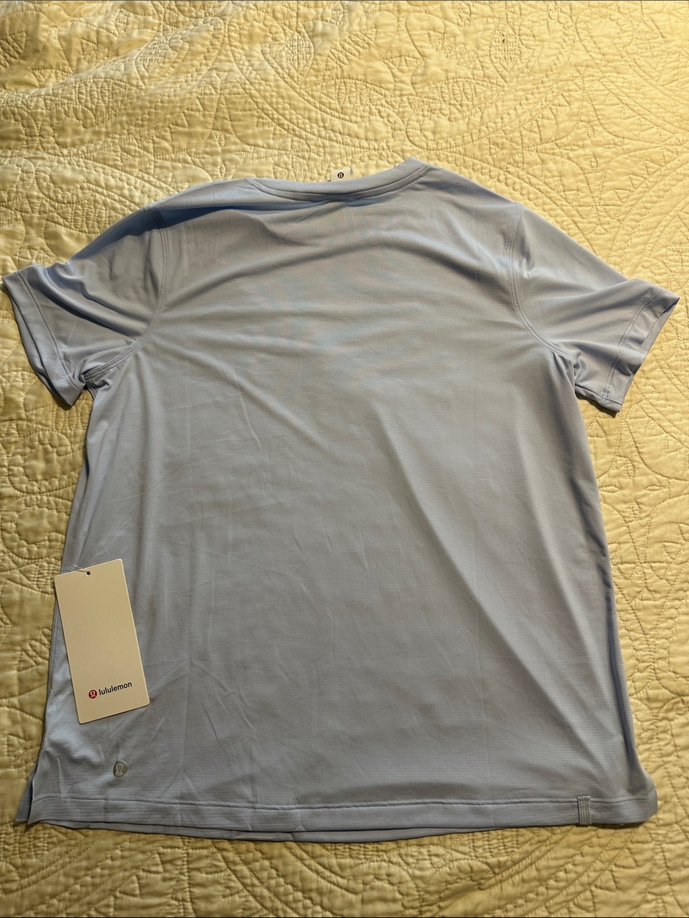 Lululemon Ultralight hip-length T- light blue - Picture 4 of 7